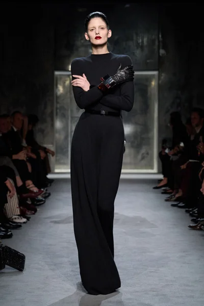 Look 10